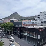 City Comfort Stylish Apartment With Balcony Views