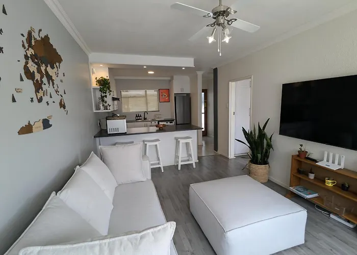 City Comfort Stylish Apartment With Balcony Views